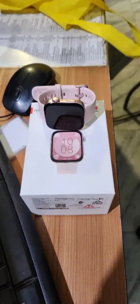 Huawei watch fit 3. Kondisi masih mulus jarang dipake.