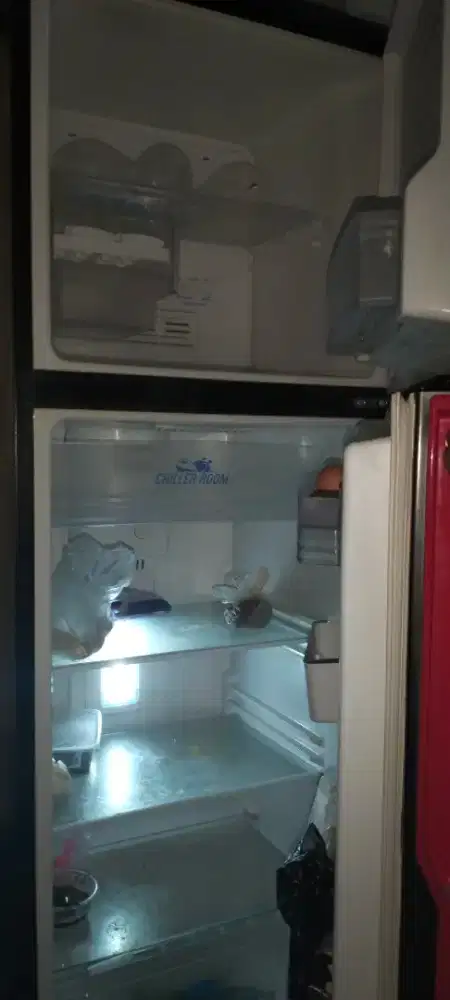 Kulkas 2pintu merk Aqua