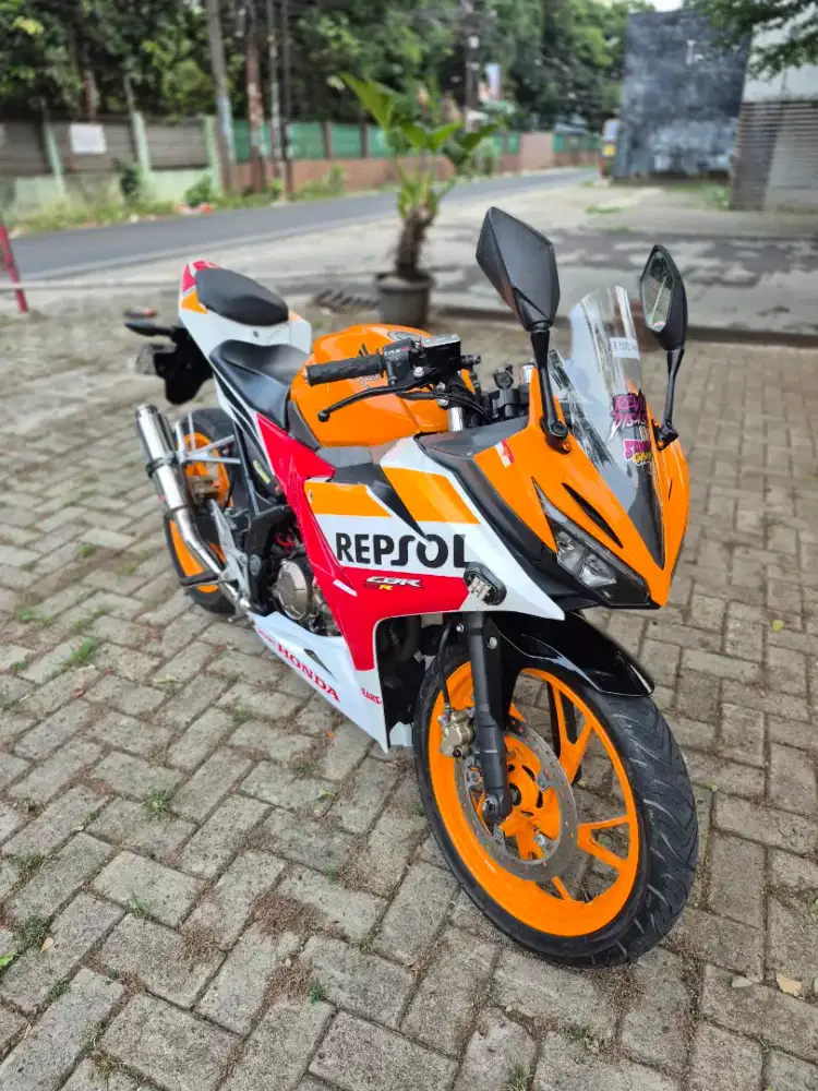 Dijual Honda CBR 150R Facelift tahun 2016 surat lengkap