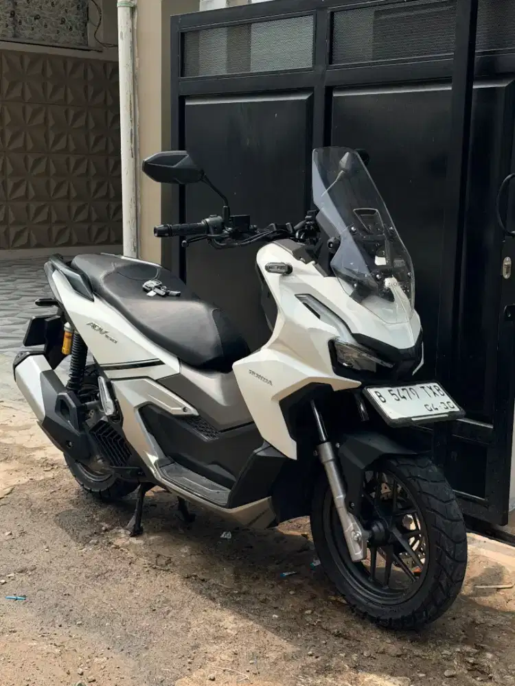 Honda Adv 160 2025 kilometer 3000 perak