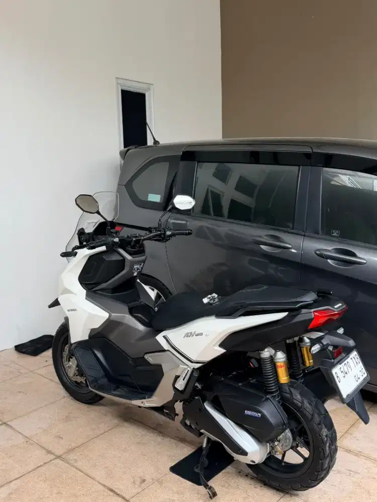 Honda Adv 160 2025 kilometer 3000 perak