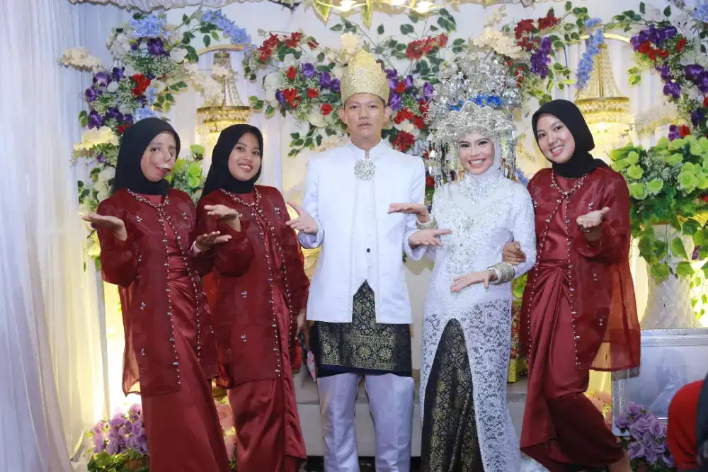 Hallo semuanya saya lagi mencari pekerjaan untuk saudara saya