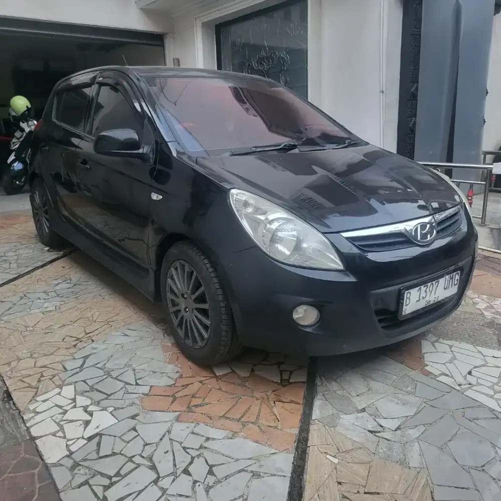 Hyundai i20 tipe tertinggi (ada sunroof) dan head unit android