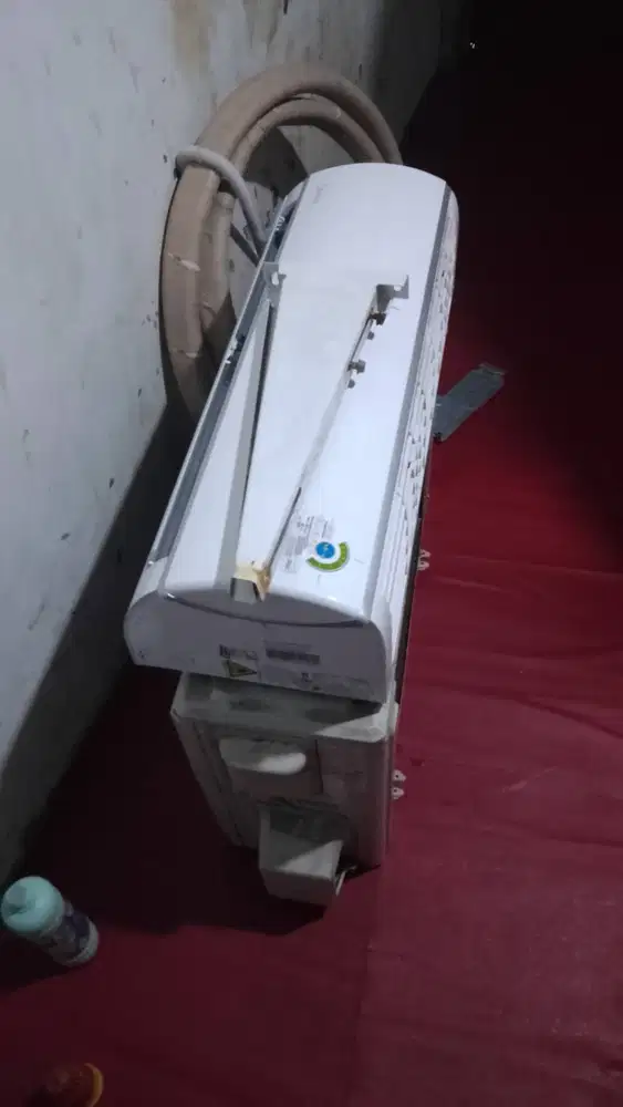 AC 1 pk Midea barang baru di pakai 3 bulan barang mulus