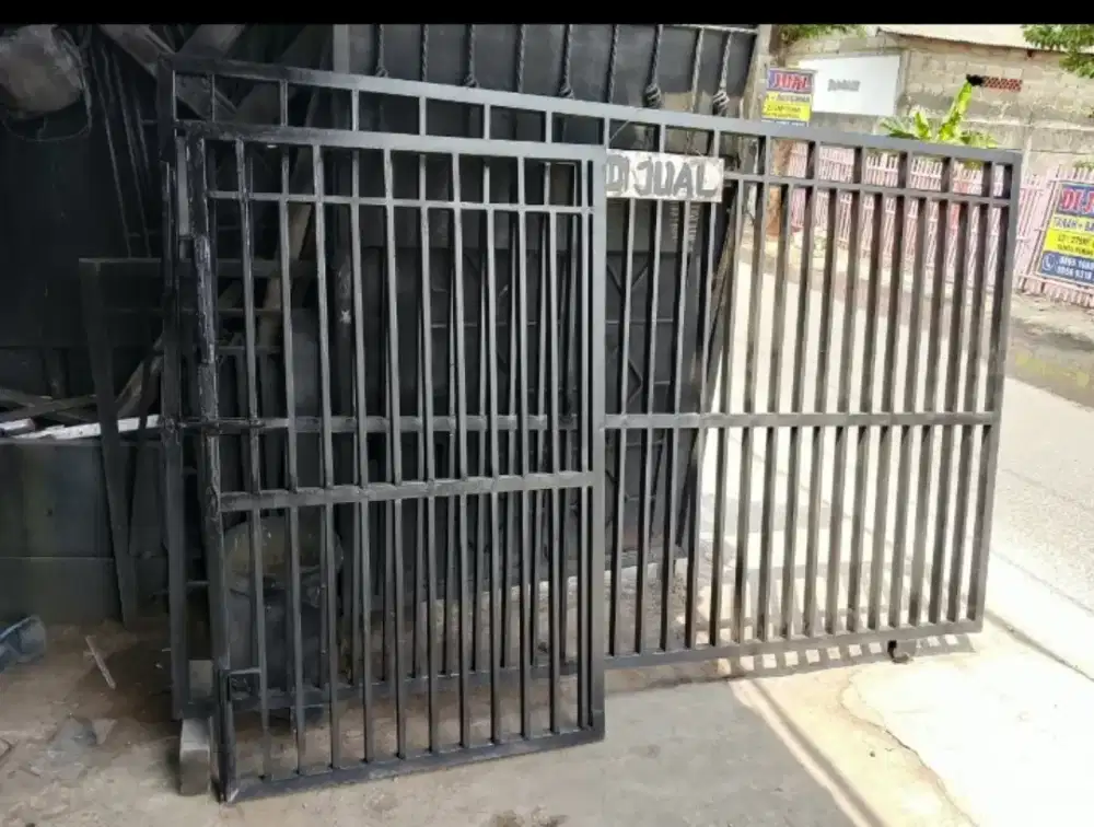 Di jual pagar rumah