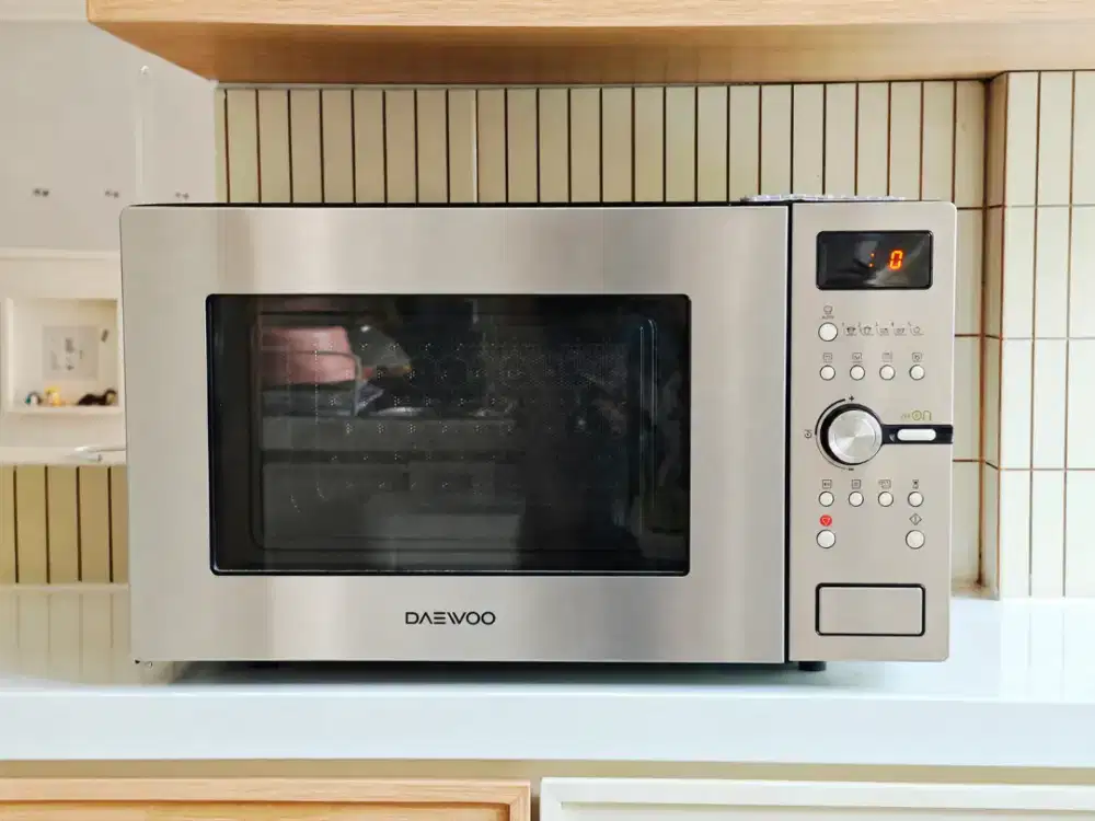 JUAL CEPAT! MICROWAVE 28L (LIKE NEW). Kondisi 95%, harga miring!