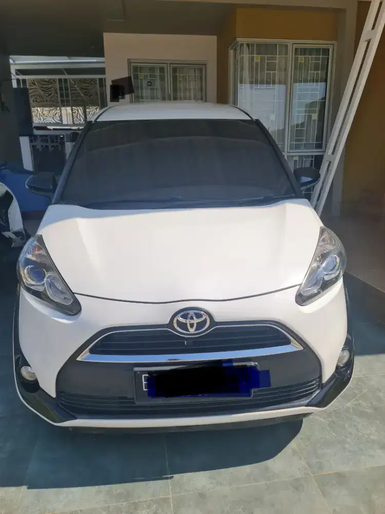 Dijual mobil sienta G AT th 2016.