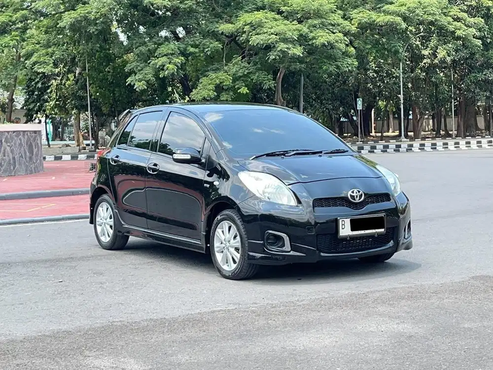 YARIS E 2012 MATIC // KREDIT DP 15 JUTA