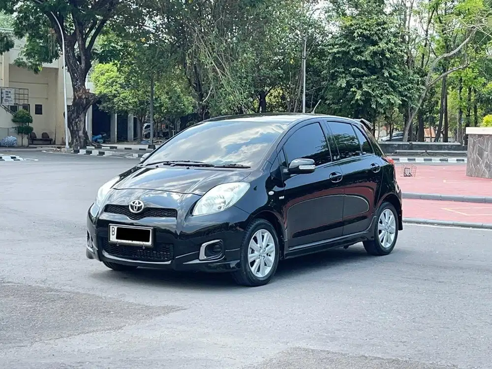 YARIS E 2012 MATIC // KREDIT DP 15 JUTA