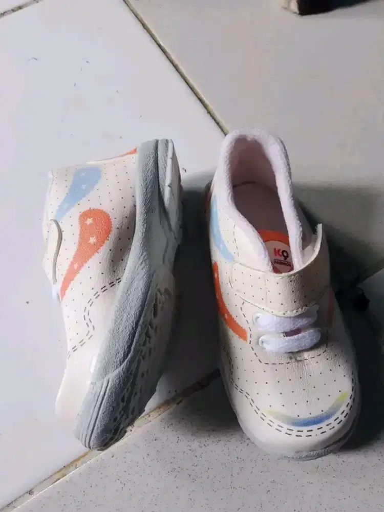 Sepatu anak anak