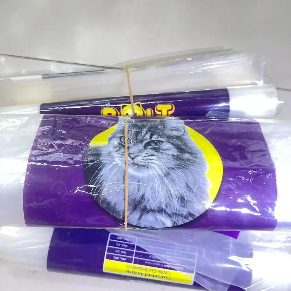 Plastik pakan kucing 1 kg