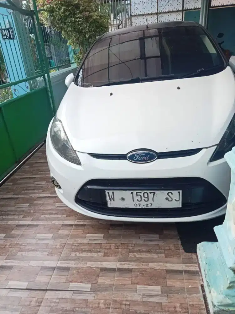Jual mobil ford fiesta 1,4L trend BU, lokasi bojonegoro
