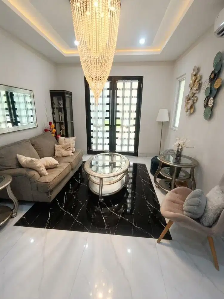 Dijual Rumah Cantik Ada Kolam Renang di Legenda Wisata Cibubur