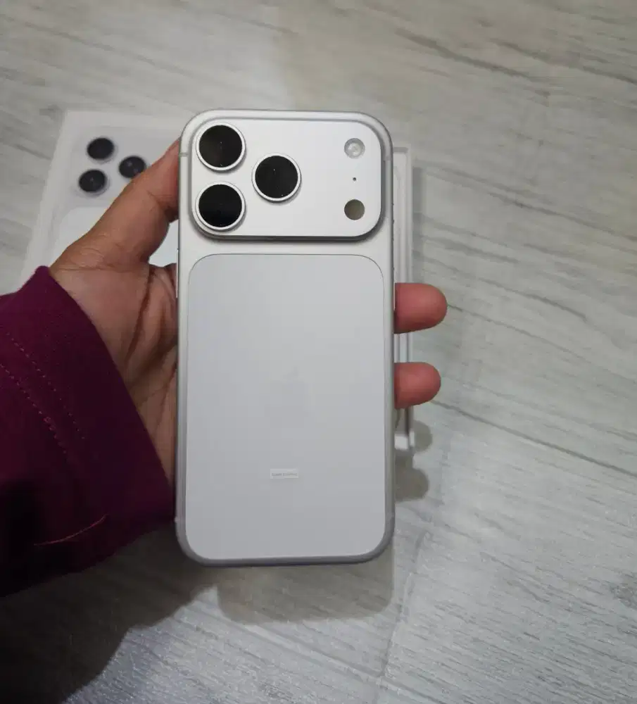 IPHONE 17 PRO 256GB SILVER IBOX LIKE NEW