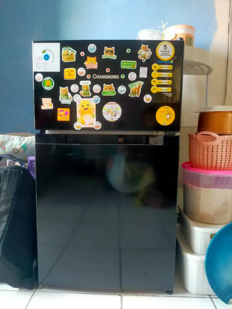 Di jual kulkas bekas pemakaian hampir 1 tahun