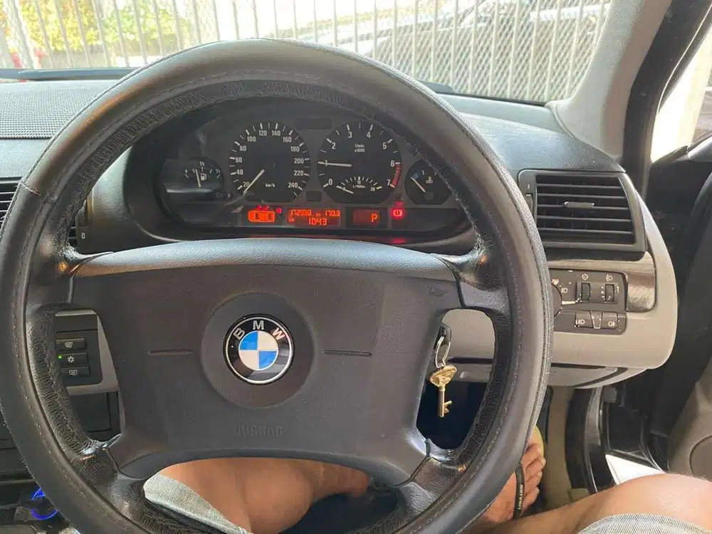 BMW 318i 2001 Bensin