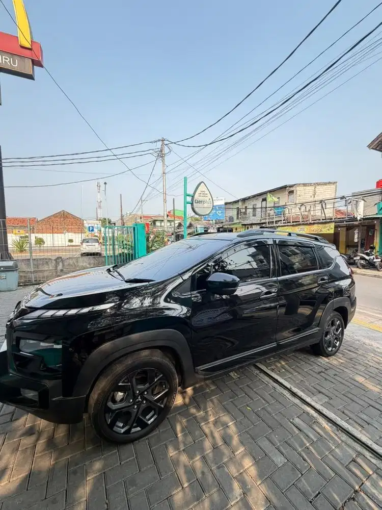 Jual mobil pribadi xpander cross cvt premium 2024 low odo