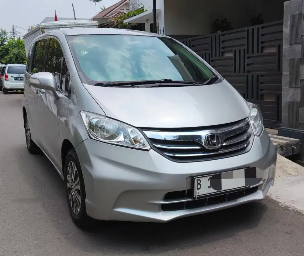 Honda freed SD istimewa