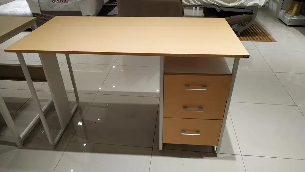 JUAL MURAH MEJA KANTOR BERLACI