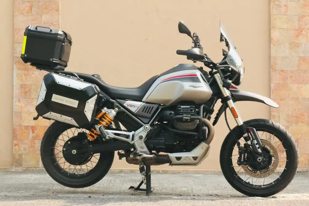 Moto Guzzi V85 travel 2022 mulus V-Stroum Africa twin BMW GS k50 K51