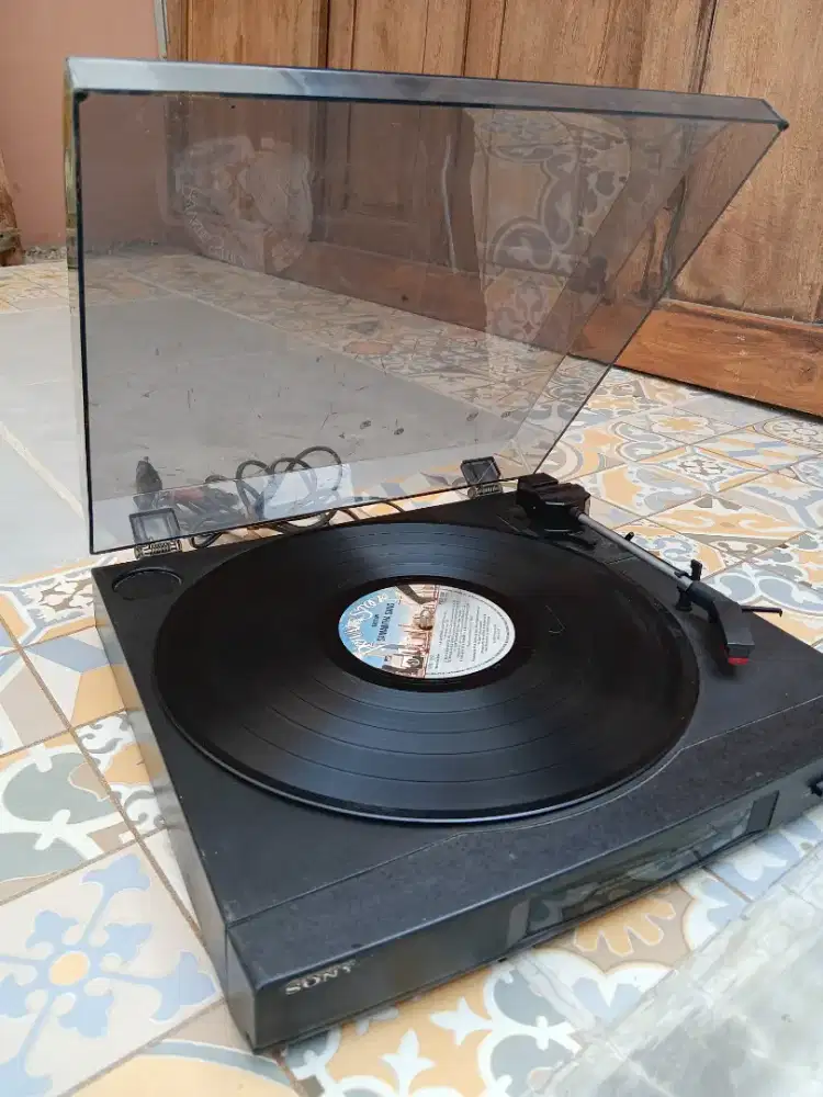 Pemutar piringan hitam /sony turntable player ps lx52p