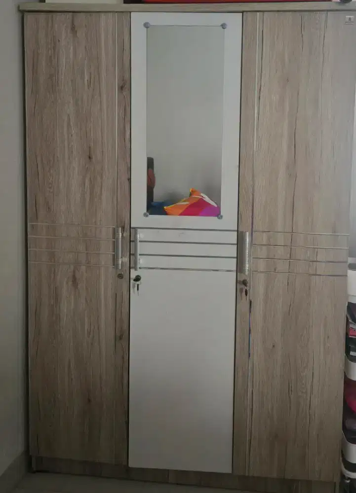 Lemari minimalis 3 pintu
