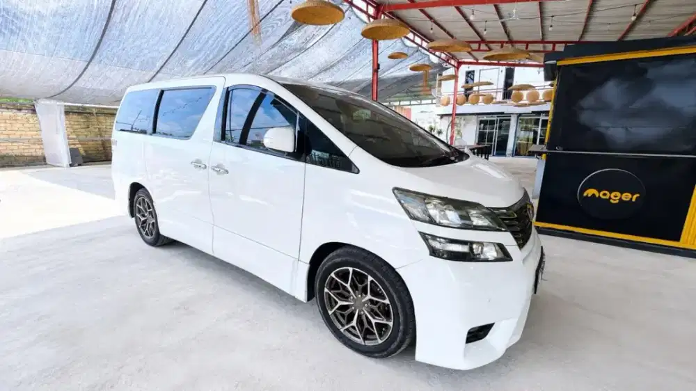 Toyota Vellfire 2010