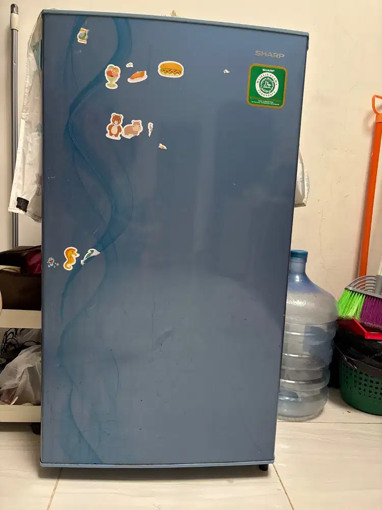 Kulkas Sharp 1 pintu biru mulus banget