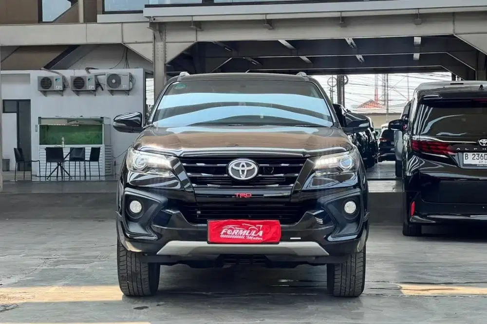 Toyota Fortuner 2.4 VRZ TRD AT 2018 Hitam