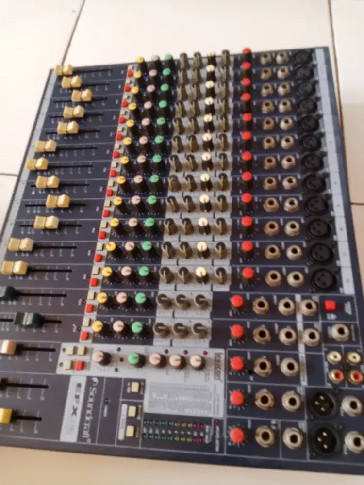 MIXER SOUNDCRAF 12 CH