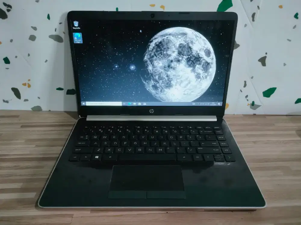 Laptop HP 14-dk0023AU -Amd A9 - 9425 Radeon - 8GB -SSD 256GB-Desaigner