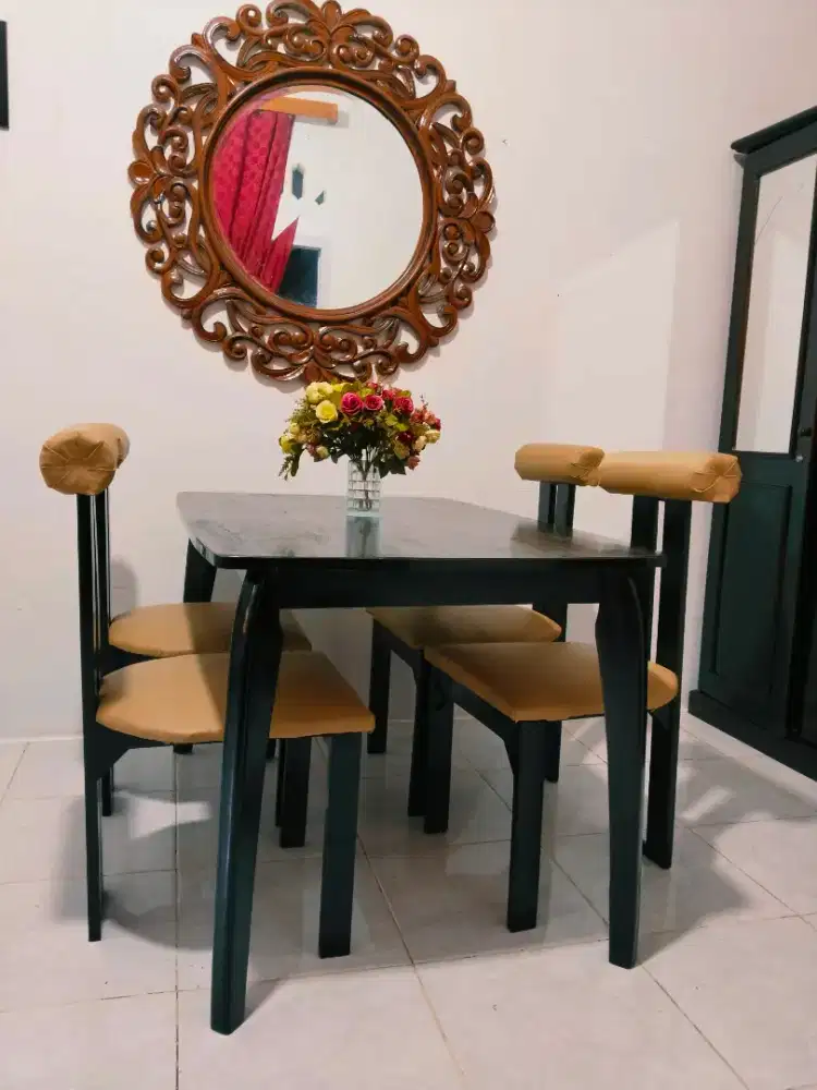MEJA MAKAN 2 BULAN PAKE ESTETK