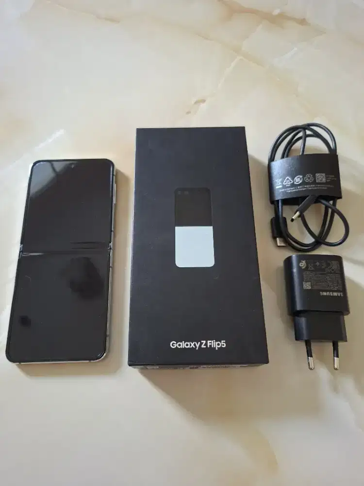 SAMSUNG Z FLIP5 Mint 8/512GB SEIN ORIGINAL Like New Sangat Istimewa