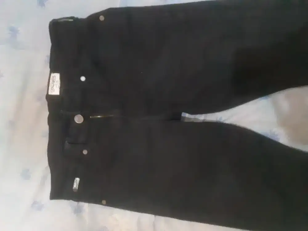 Celana jeans hitam