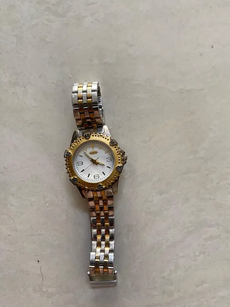 Jam tangan Guess