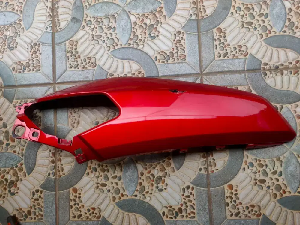 Body nmax old yang kiri warna merah glosy minus lecet sdkit layak pake