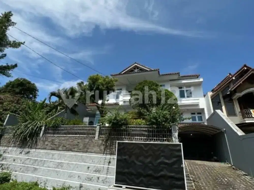 Rumah Mewah Siap Huni di Tubagus Ismail Dago