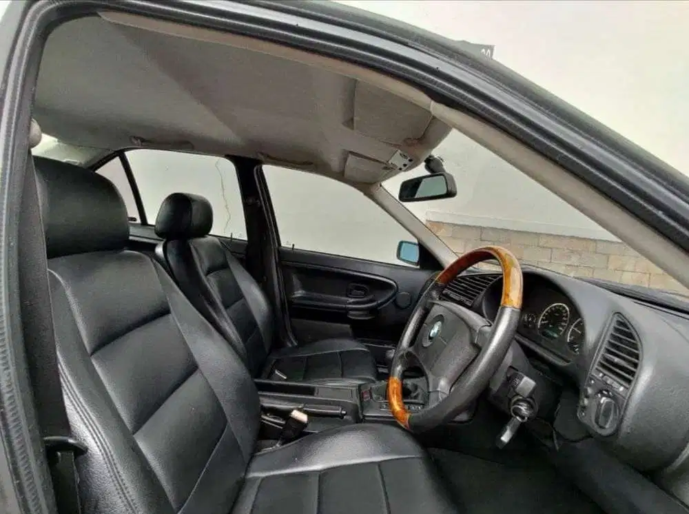 BMW 318i 1996 Bensin