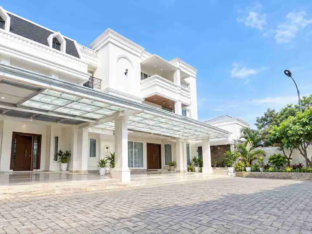 Rumah Mewah Private Pool Furnished di Bekasi Kota