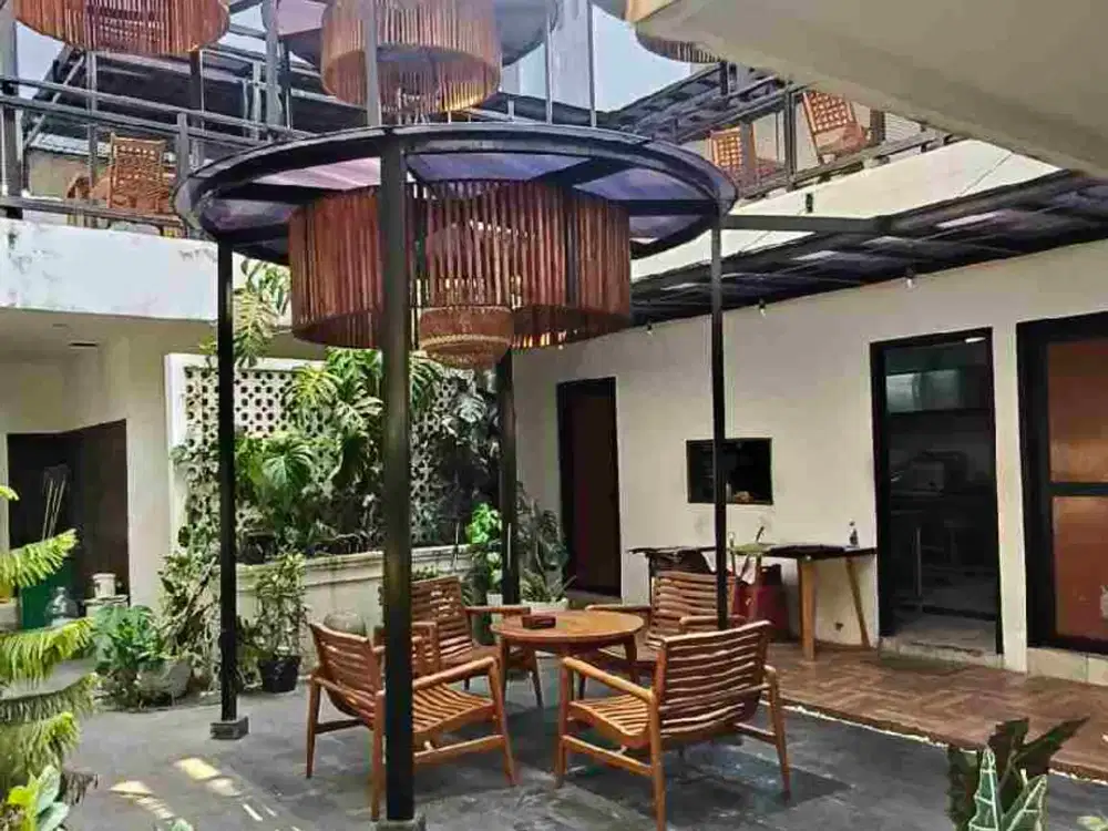 Disewakan gedung komersial 1,5 lantai cocok untuk showroom atau resto
