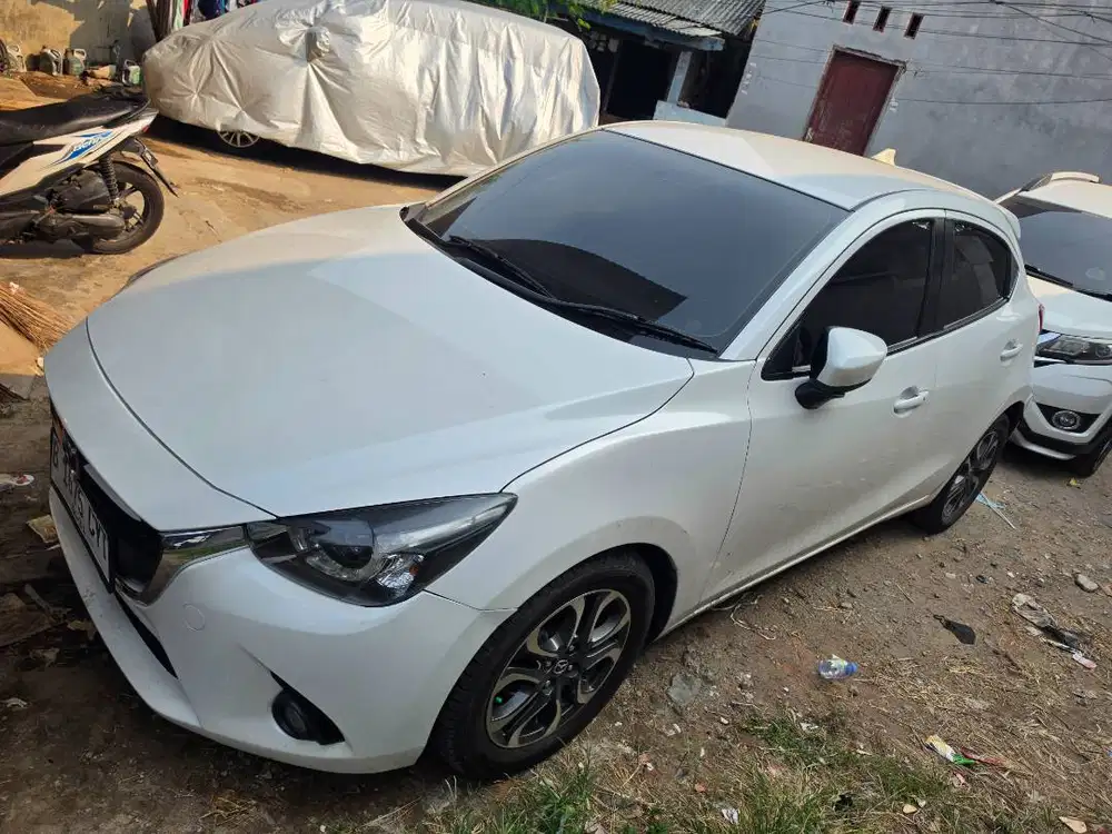 Di jual cepat mazda 2015 tipe R skyactiv