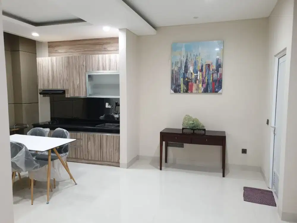 Rumah 2,5 Lantai 4 Kamar Siap Huni di Vanya Park
