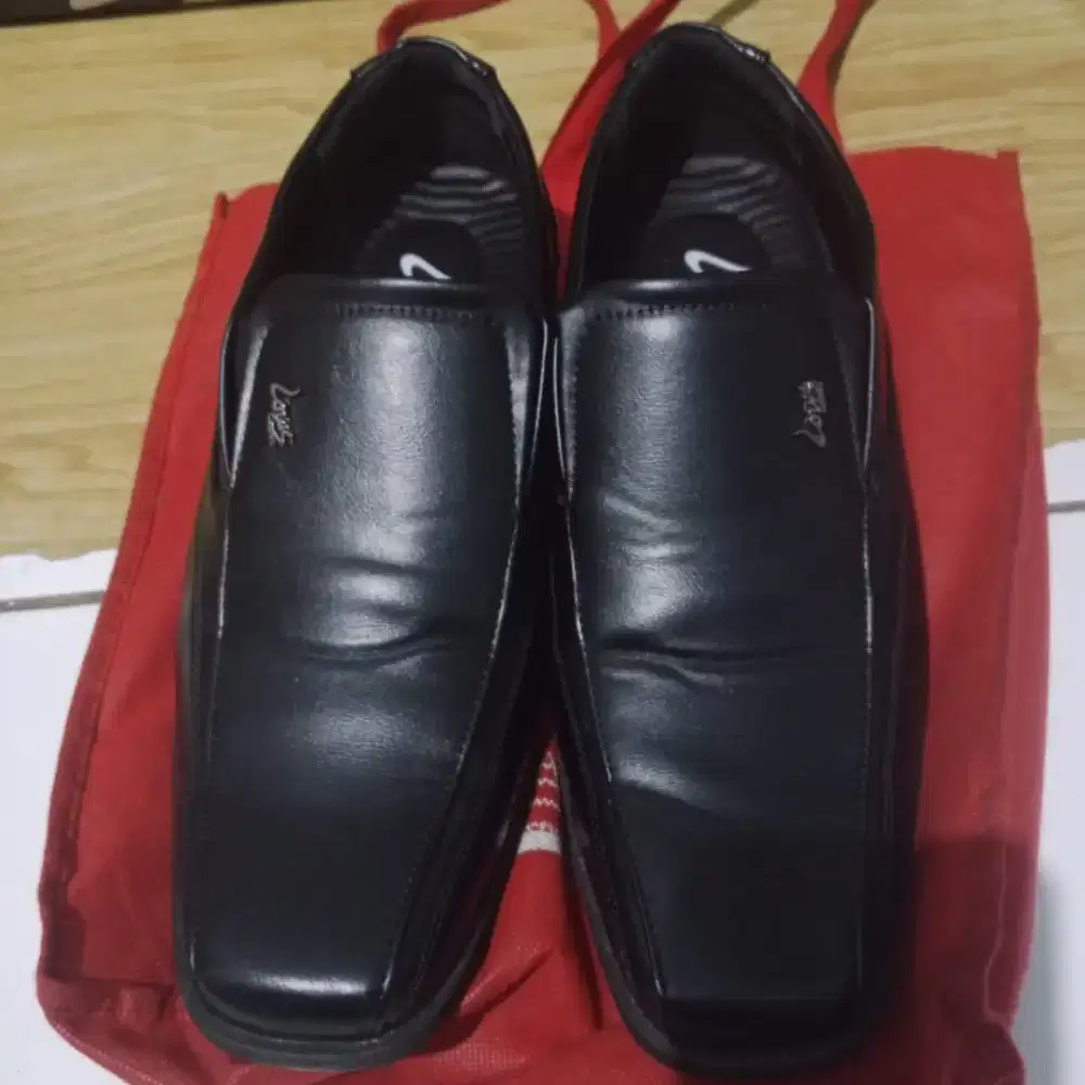 Sepatu pantopel merk Louis chuppers ORI