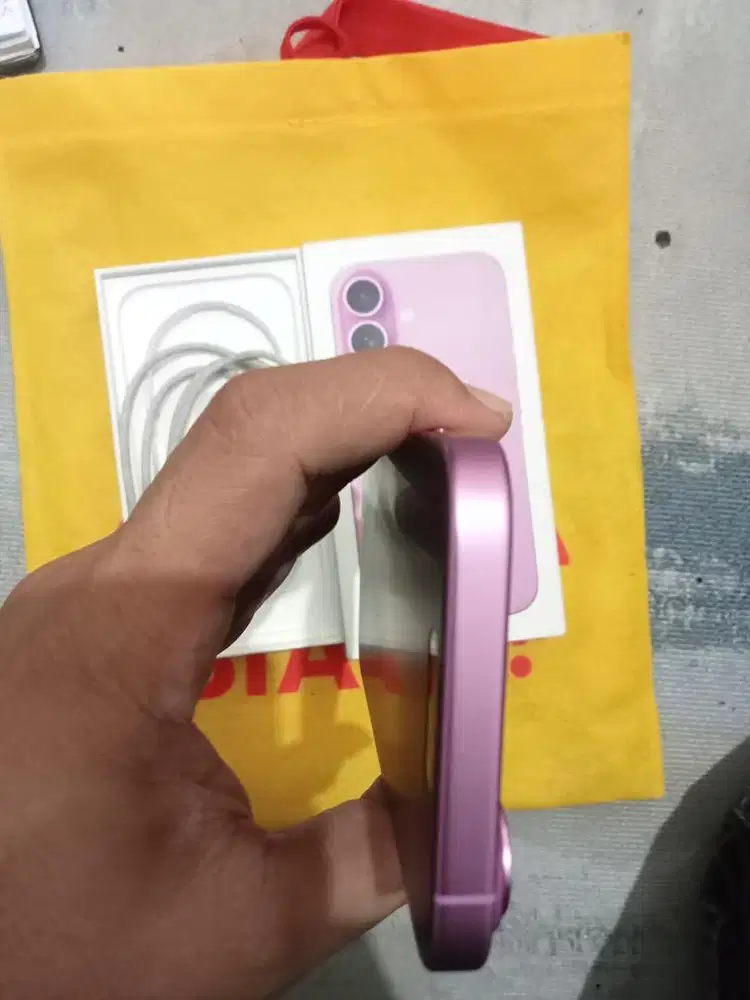 Iphone 16 128 warna pink