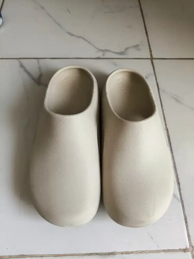 Sendal pria ukuran 43 Crocs dan nike calm mule