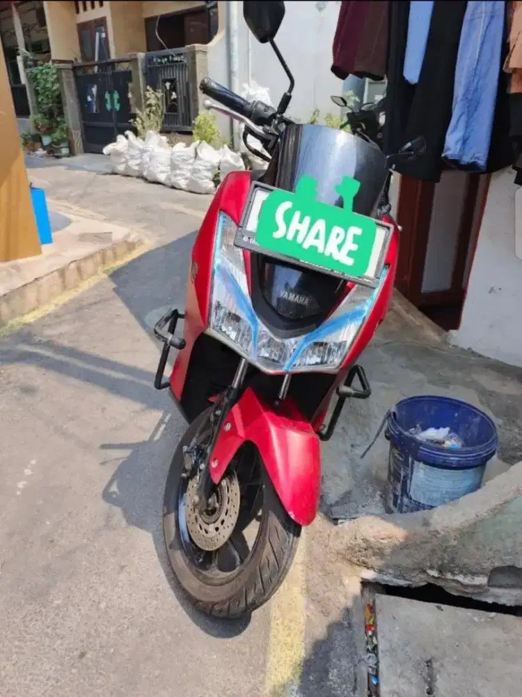 Yamaha Lexi Merah