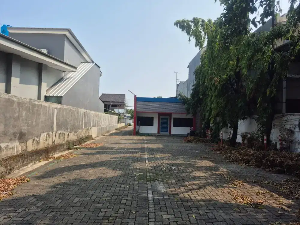DIJUAL TANAH PLUS GUDANG LUAS 2.705 M² KAWASAN STRATEGIS DI JAKARTA TIMUR