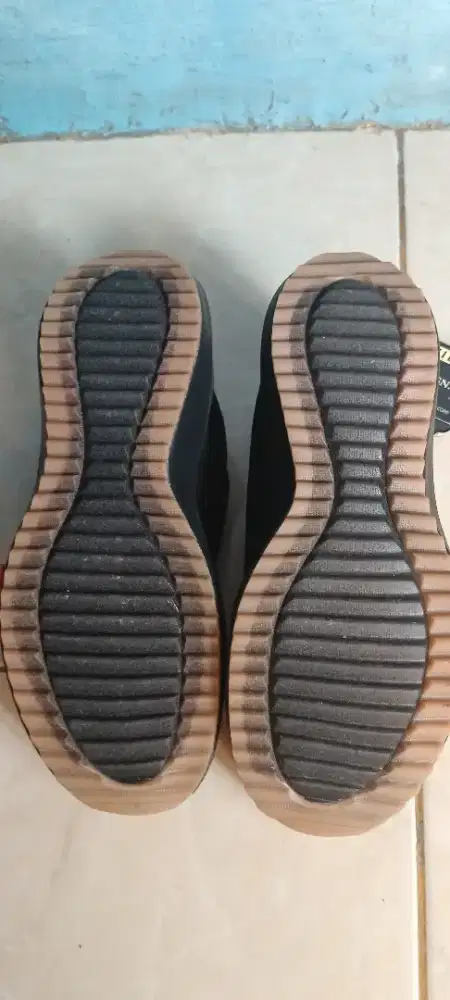 Sepatu slip on Cewek