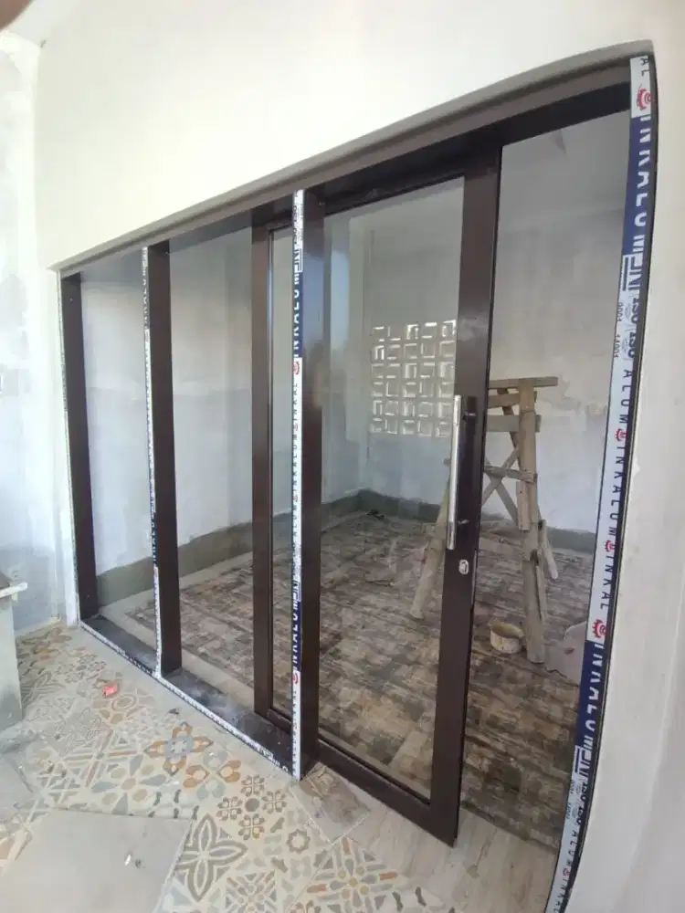Menerima pemasangan kusen pintu dan jendela aluminium