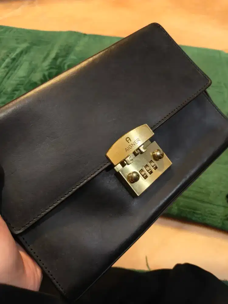 Aigner tas tenteng pria preloved